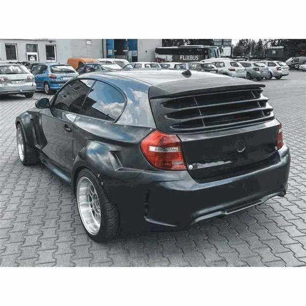 Royal Body Kit BMW E81 Błotnik Prawy Tył