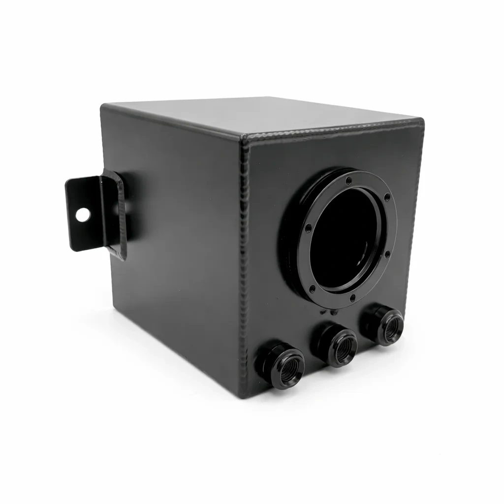 Dodatkowy zbiornik Paliwa Swirl Pot 2L z otworem na pompę Fuel Surge Tank Aluminiowy Czarny