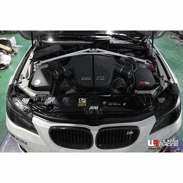 Rozpórka BMW M5 E60 05-10 UltraRacing 4-punktowa przednia górna Strut Bar